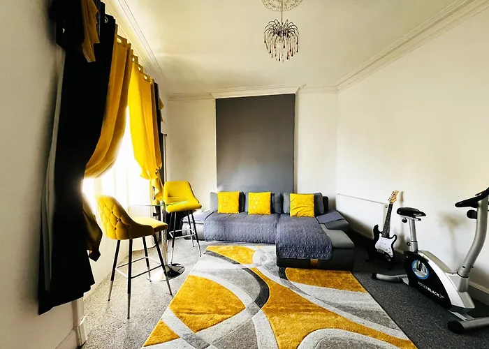 Spacious 3 Bedroom Entire Apartment Self Check In