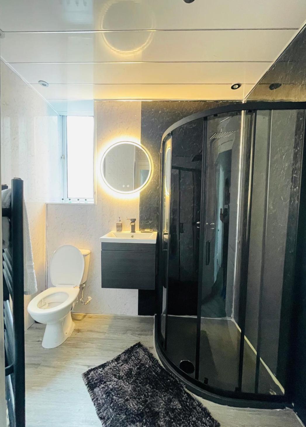 Spacious 3 Bedroom Entire Self Check In