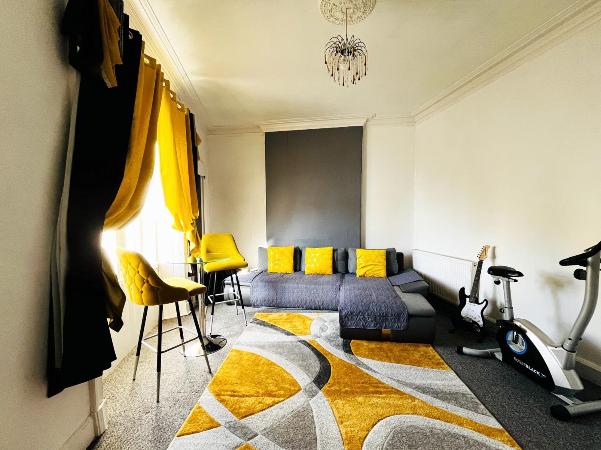 Apartment Spacious 3 Bedroom Entire Self Check In Cowdenbeath
